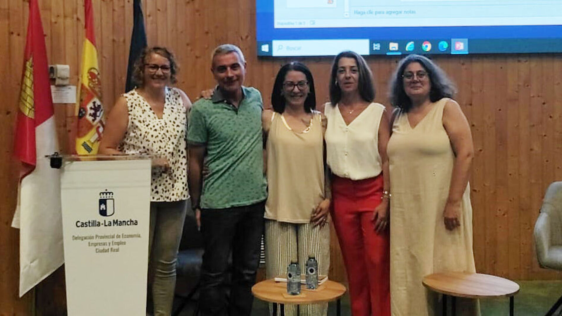Cristina Cancho y Ana Isabel Parras (derecha), acompañando a Bellomonte Servicios.