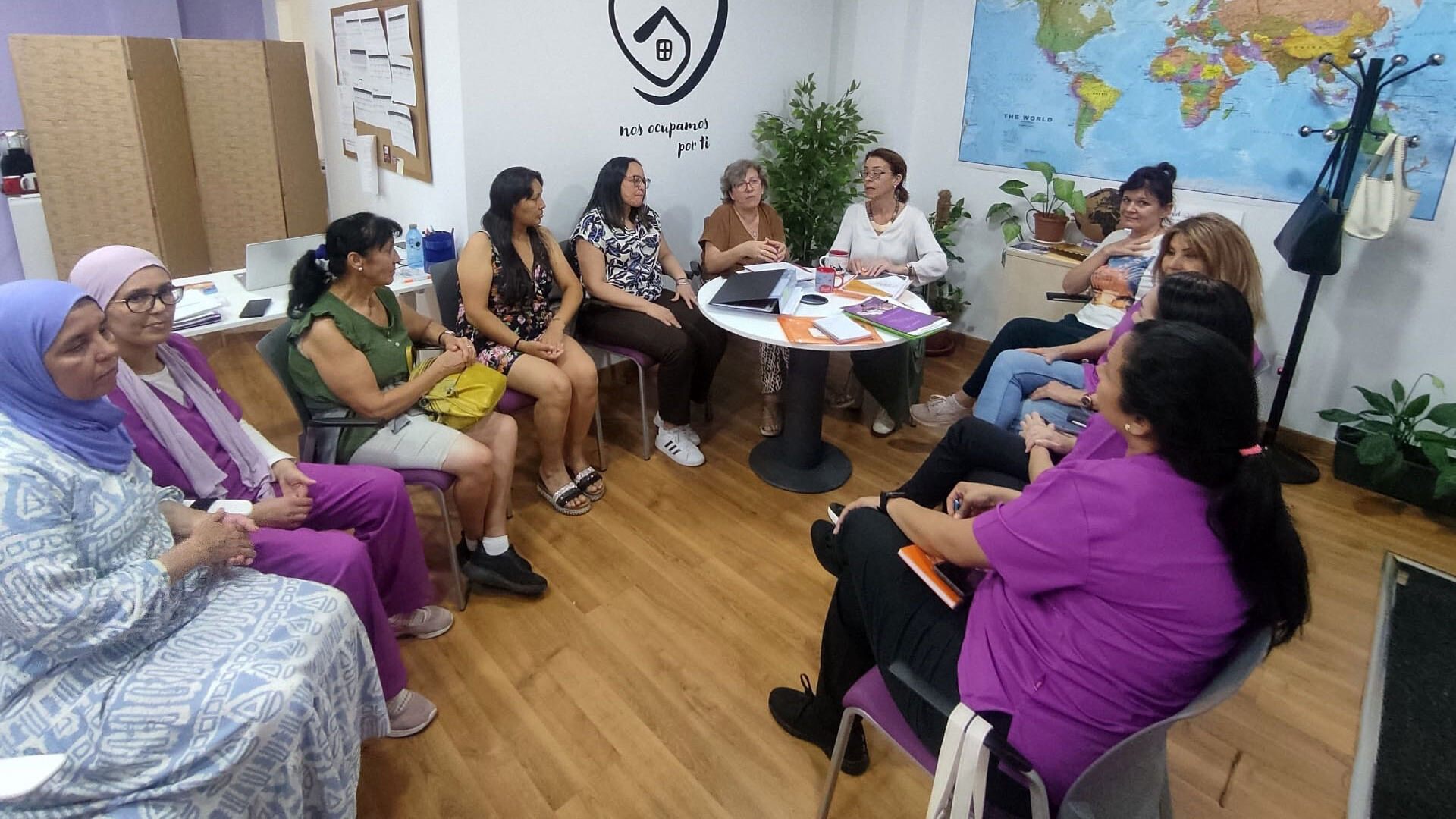 Momento de la reunión formativa con Mundo Cuidados